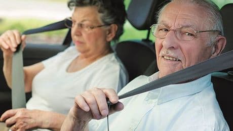 Los mayores de 70  consideran que el precio de los coches es la principal barrera para seguir conduciendo