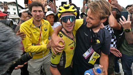 Simon Yates (Visma) zet Giro op z’n kop met ultieme revanche op Finestre en kan eindzege haast niet meer ontgaan