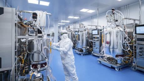 Hipra reduce sus ventas por la vacuna del Covid y gana 33 millones