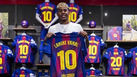 Lamine rubrica la firma en su contrato con el Barça y hereda el '10' de Messi: "Él hizo su camino, yo voy a hacer el mío"