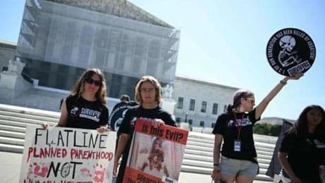 La Corte Suprema degli Stati Uniti blocca i finanziamenti pubblici per l’aborto