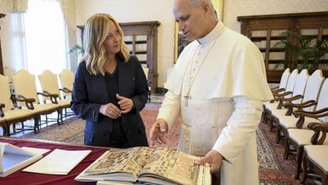 Meloni ricevuta da Papa Leone XIV: dialogo su pace e rapporti bilaterali