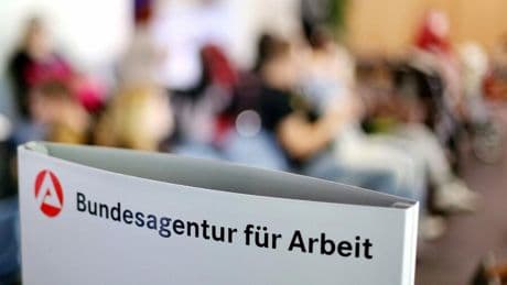Arbeitsmarkt: Sparvorschlag von Ökonomen: Nur noch zwölf Monate Arbeitslosengeld