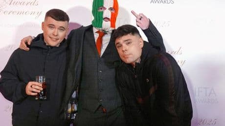 Un membre du groupe nord-irlandais Kneecap accusé d’apologie du terrorisme
