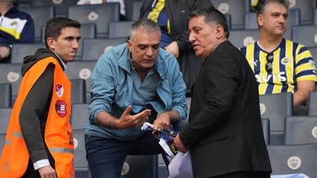 Kadıköy'de istifa sesleri: İsmail Kartal pankartına güvenlik müdahale etti!