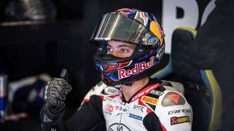 Red Bull Sporcusu Toprak Razgatlıoğlu İngiltere’de liderlik için piste çıkıyor