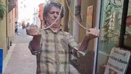 Mauro Ferro: il rabdomante di Imperia che trova l'acqua anche in città | Video