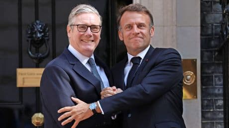 Macron bei Starmer: Warum Briten und Franzosen nun zusammenarbeiten