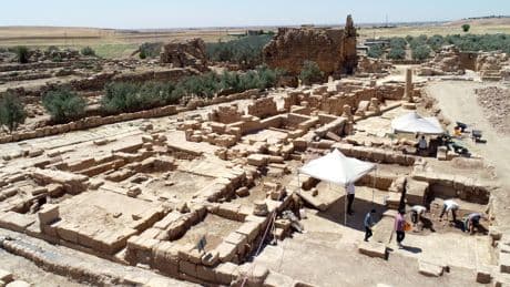 Dara Antik Kenti'nde yaklaşık 1500 yıllık mozaik bulundu