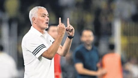 Mourinho yine bombaladı!