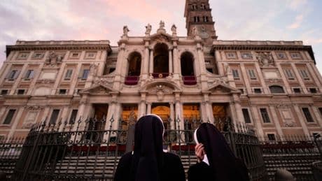 Santa María la Mayor se prepara para el entierro papal