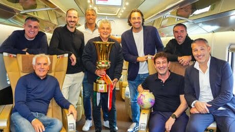 Coppa Italia, Baggio accompagna in treno il trofeo: il viaggio e l'accoglienza alla stazione Termini