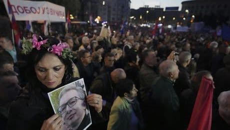Aleksandar Vučić: Serbiens Präsident ruft bei Kundgebung eine neue Bewegung aus