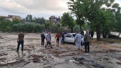 Osmaniye'de sağanak nedeniyle Bülbül Deresi taştı