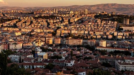 Kira artışını eleştiren vekil, kiracılarını kovup 2 katı zam yaptı