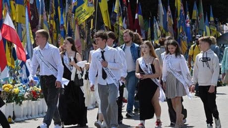 Les hommes ukrainiens âgés de 18 à 22 ans pourront quitter le pays