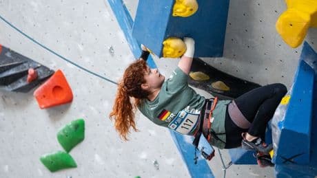 Parasport: Klettern mit einer Hand