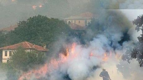 Zamanla yarış başladı! Yangın iki ilçeye yayıldı, alevler köylere ulaştı