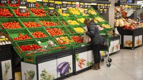 Los estragos de la inflación en la cesta de la compra: menos frescos en el carrito, pero un 20% más caros