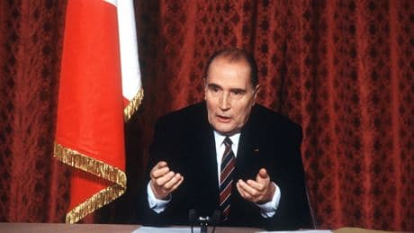 L’explosion du «Rainbow Warrior», le scandale dont François Mitterrand est sorti indemne