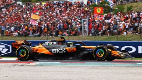 Norris wint gevecht met Piastri in Hongarije, Verstappen negende in dramatisch weekend