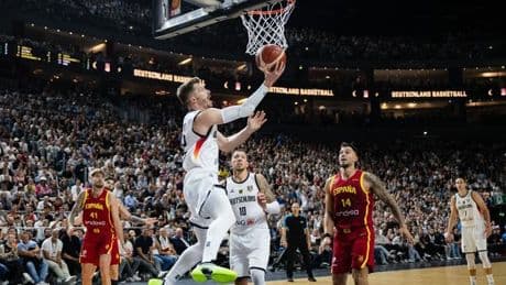 Vor der EM: Nowitzki sieht Sieg: Basketballer bezwingen Spanien erneut