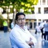 Via WhatsApp ziet arts Adam meteen dat de man in het tentje doodziek is: ‘Hij zag kanariegeel’