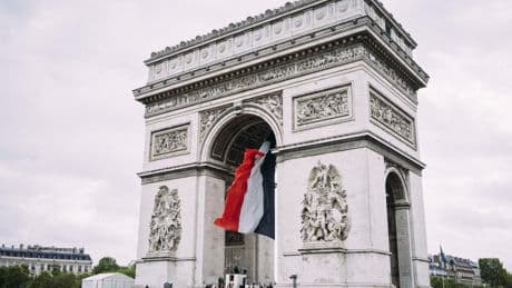 80e anniversaire du 8 mai 1945 : qui est Jean Daikhowski, décoré de la Légion d’honneur par Emmanuel Macron ?