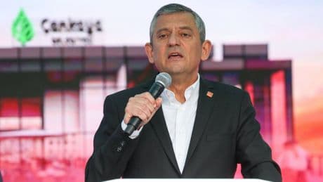 Özgür Özel'den 19 Mayıs'ta gençlere çağrı: Reisinizin elinden o topu geri alın