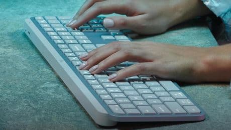 Dos años desde que lo tengo: este teclado inalámbrico cambió mi rutina, y ahora puedes conseguirlo con descuento