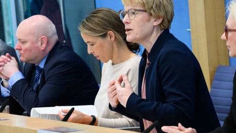 Regierung soll beim Investitionspaket nachbessern: Wirtschaftsweise erwarten Aufschwung erst 2026