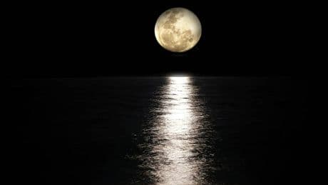 Il 9 agosto tutti gli occhi al cielo per la luna dello Storione: cosa simboleggia