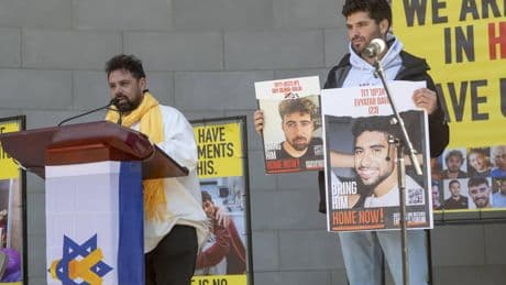 LIVE | Hamas zet Israël onder druk met video van ondervoede gijzelaar