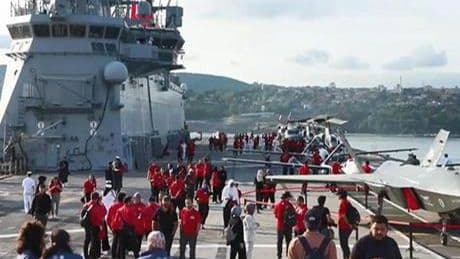TCG Anadolu 'Mavi Vatan Boğaz Geçişi' için Sarayburnu'ndan demir aldı