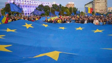 Demonstration: Tausende stellen sich in Bukarest hinter die EU