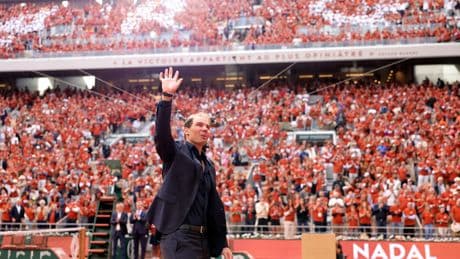 Rafa Nadal se derrumba de emoción ante el espectacular homenaje de Roland Garros