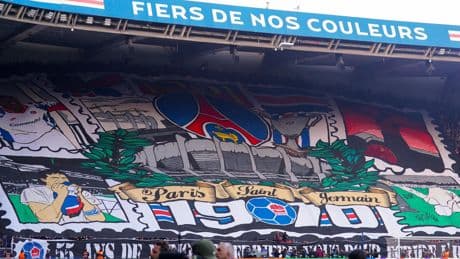 Tifo magnifique, Parc des Princes en bleu-blanc-rouge... Superbe ambiance dans les tribunes avant PSG-Arsenal