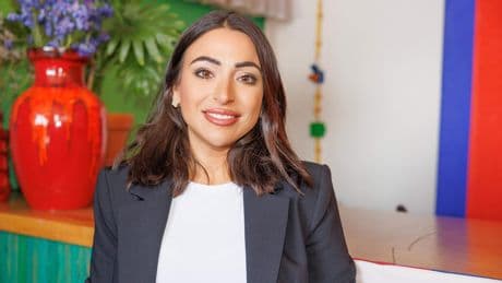 Politie arresteert twee mannen voor bedreigen Lale Gül: ’Verheugd dat ze hun verdiende loon krijgen’