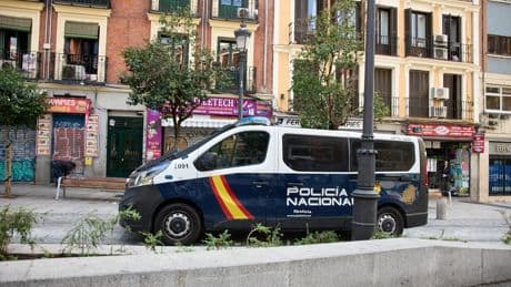 Noche de violencia en Lavapiés: siete policías heridos y seis detenidos en dos peleas simultáneas con palos