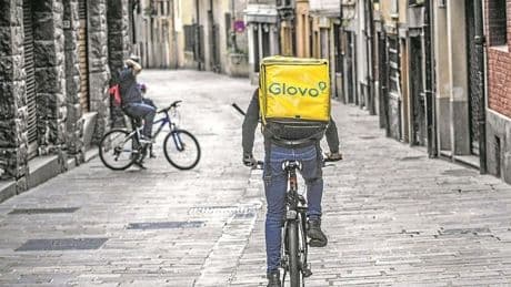Bruselas impone una multa de 329 millones de euros a Delivery Hero y Glovo