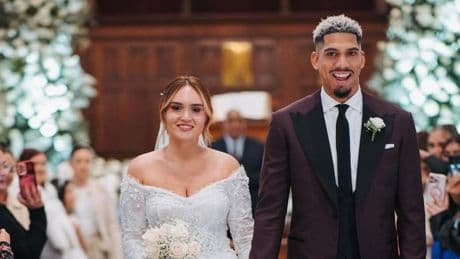 Ronald Araujo se casa en Uruguay en una emotiva ceremonia junto a su pareja de toda la vida