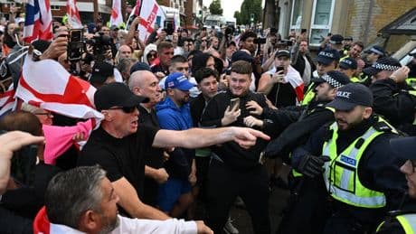 Police clash with anti-migrant protesters marching on Epping council offices