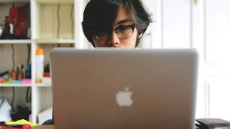 Un joven informático buscaba trabajo. Así que "hackeó" LinkedIn para recibir siempre las ofertas primero
