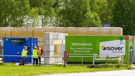 Isolation, plaques de plâtre, verre : comment Saint-Gobain passe ses usines au vert