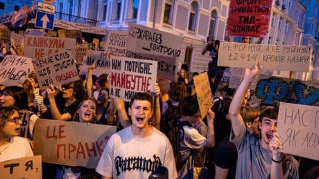 Proteste in der Ukraine: Selenskyj hält an seinem Kurs fest