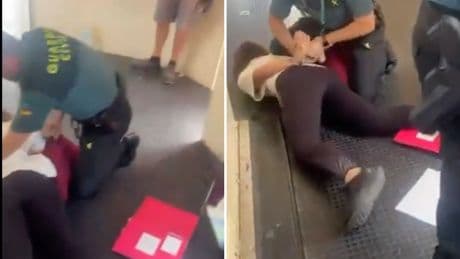 "Espulsi dall'aereo perché cantavano in ebraico". Scoppia il caso Vueling ma la compagnia smentisce