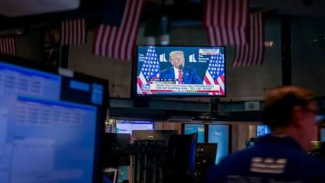 Trump amenaza con revocar los permisos a NBC y ABC por ser “sesgadas y mentirosas”
