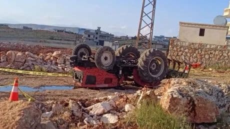 Şanlıurfa'da traktörün altında kalan 2 çocuk annesi öldü