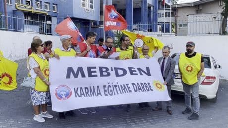Sendikalardan kız ortaokullarına tepki: “Kanuna aykırı”