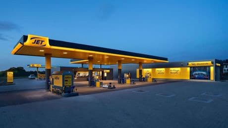 Schluss mit Chaos: Tankstellen zeigen Strompreis jetzt neben Spritpreis an